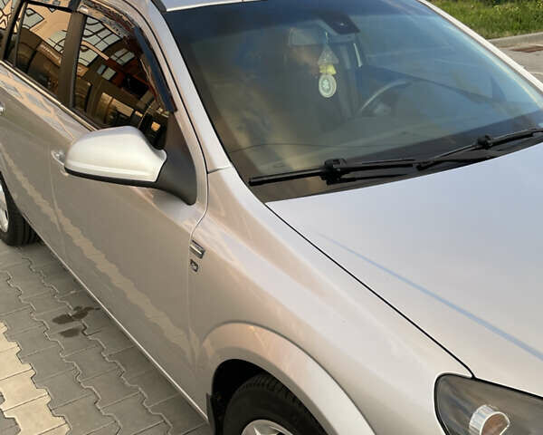 Сірий Опель Астра, об'ємом двигуна 1.7 л та пробігом 256 тис. км за 4800 $, фото 3 на Automoto.ua