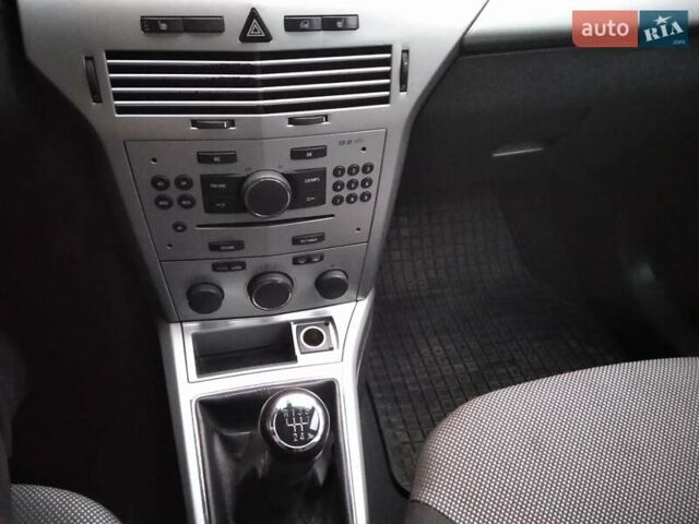 Серый Опель Астра, объемом двигателя 1.6 л и пробегом 217 тыс. км за 5550 $, фото 21 на Automoto.ua