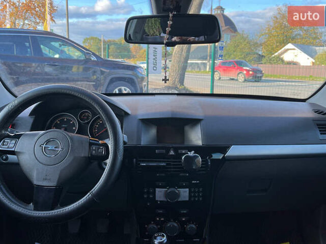 Серый Опель Астра, объемом двигателя 1.69 л и пробегом 260 тыс. км за 5300 $, фото 9 на Automoto.ua