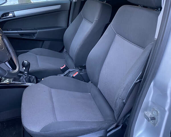 Серый Опель Астра, объемом двигателя 1.6 л и пробегом 163 тыс. км за 6450 $, фото 29 на Automoto.ua