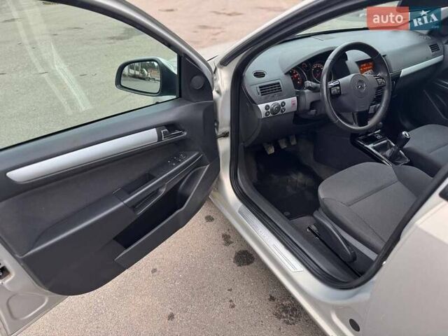 Серый Опель Астра, объемом двигателя 1.6 л и пробегом 173 тыс. км за 5300 $, фото 24 на Automoto.ua