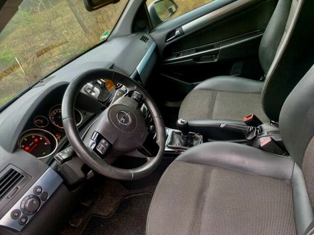 Сірий Опель Астра, об'ємом двигуна 1.9 л та пробігом 284 тис. км за 4000 $, фото 6 на Automoto.ua