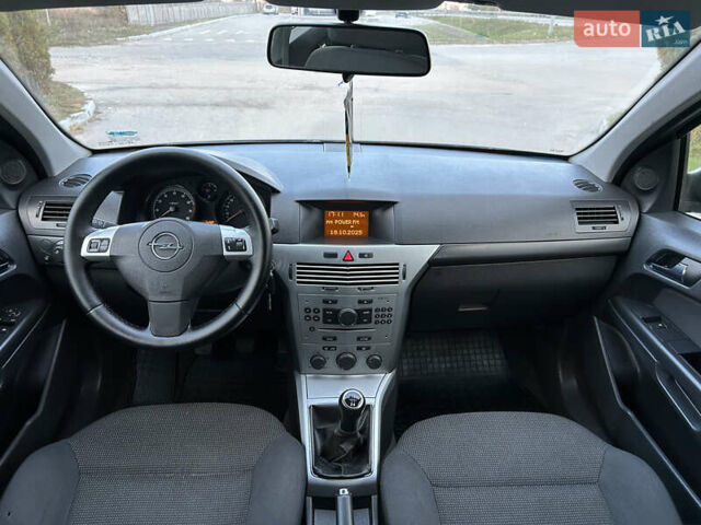 Опель Астра 2010 в Полтаве на Automoto.ua Серый Опель Астра, объемом двигателя 1.6 л и пробегом 143 тыс. км за 6500 $, фото 47 на Automoto.ua