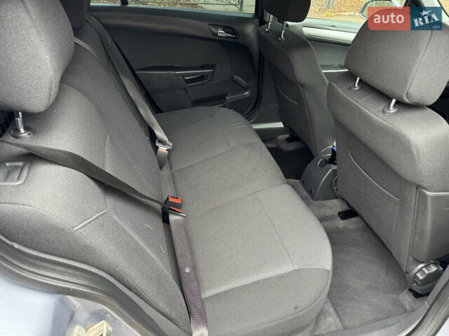 Серый Опель Астра, объемом двигателя 1.6 л и пробегом 209 тыс. км за 6400 $, фото 24 на Automoto.ua