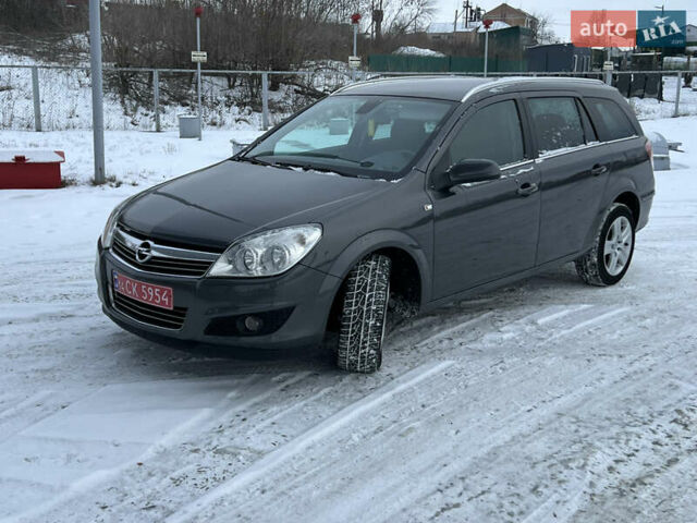 Серый Опель Астра, объемом двигателя 1.6 л и пробегом 226 тыс. км за 5850 $, фото 4 на Automoto.ua