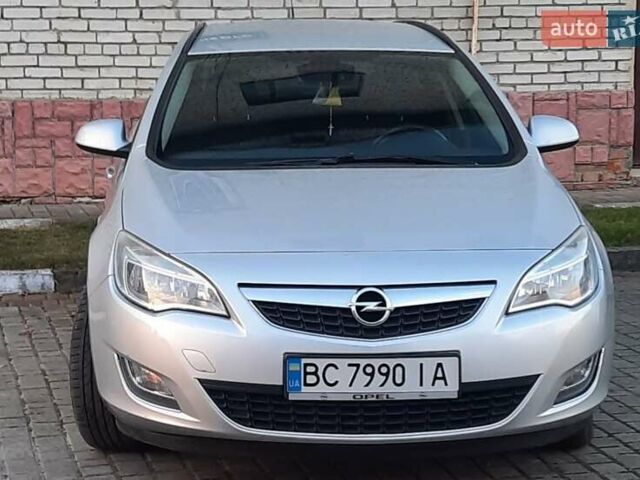 Опель Астра 2010 в Стрые на Automoto.ua Серый Опель Астра, объемом двигателя 1.7 л и пробегом 240 тыс. км за 7200 $, фото 1 на Automoto.ua