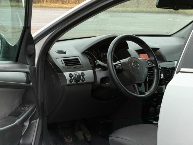 Серый Опель Астра, объемом двигателя 1.9 л и пробегом 286 тыс. км за 4820 $, фото 11 на Automoto.ua