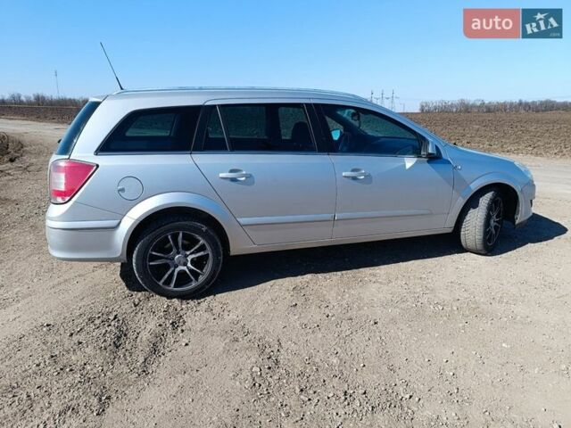 Серый Опель Астра, объемом двигателя 1.7 л и пробегом 250 тыс. км за 5600 $, фото 9 на Automoto.ua