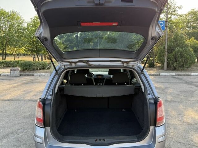 Серый Опель Астра, объемом двигателя 1.6 л и пробегом 212 тыс. км за 5999 $, фото 6 на Automoto.ua