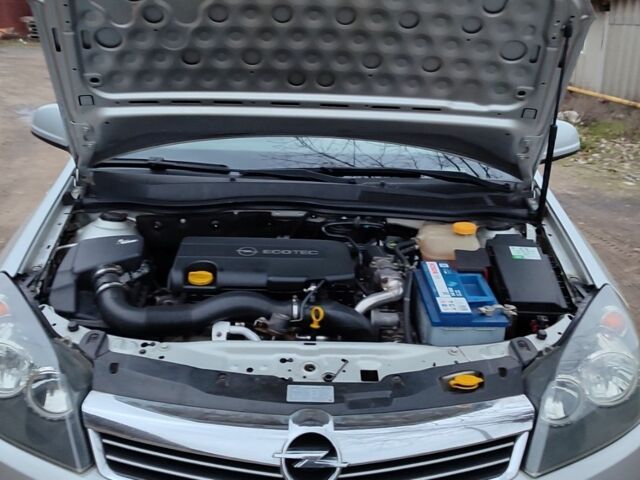 Серый Опель Астра, объемом двигателя 1.7 л и пробегом 300 тыс. км за 6000 $, фото 13 на Automoto.ua