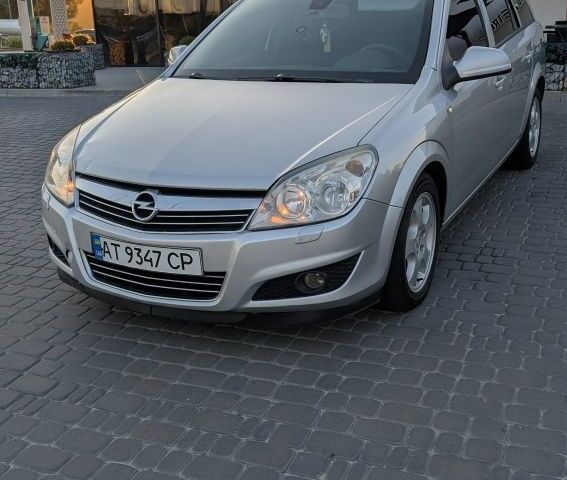 Серый Опель Астра, объемом двигателя 1.7 л и пробегом 302 тыс. км за 4600 $, фото 1 на Automoto.ua