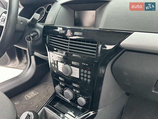 Серый Опель Астра, объемом двигателя 1.6 л и пробегом 176 тыс. км за 6350 $, фото 45 на Automoto.ua