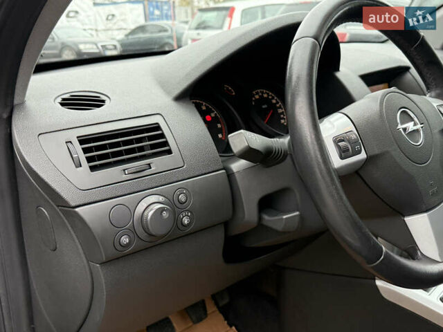 Опель Астра 2010 у Вінниці на Automoto.ua Сірий Опель Астра, об'ємом двигуна 0 л та пробігом 210 тис. км за 5600 $, фото 24 на Automoto.ua