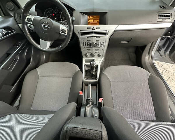 Серый Опель Астра, объемом двигателя 1.6 л и пробегом 224 тыс. км за 5500 $, фото 41 на Automoto.ua