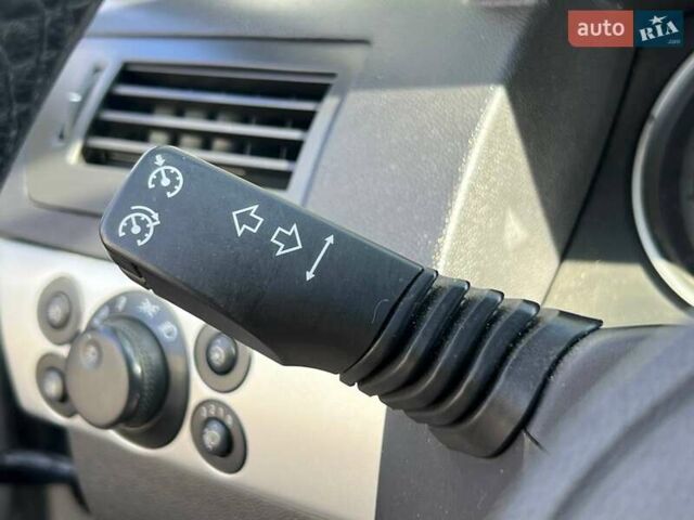 Серый Опель Астра, объемом двигателя 1.69 л и пробегом 306 тыс. км за 4690 $, фото 18 на Automoto.ua