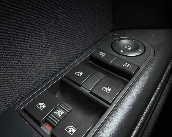 Серый Опель Астра, объемом двигателя 1.69 л и пробегом 309 тыс. км за 5800 $, фото 17 на Automoto.ua