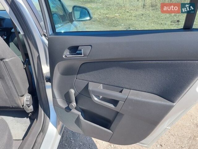 Серый Опель Астра, объемом двигателя 1.6 л и пробегом 225 тыс. км за 5700 $, фото 9 на Automoto.ua