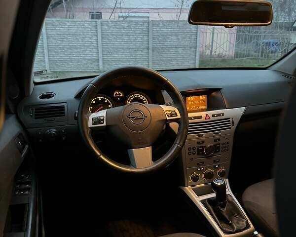 Сірий Опель Астра, об'ємом двигуна 1.7 л та пробігом 230 тис. км за 5900 $, фото 11 на Automoto.ua