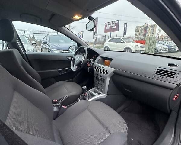 Серый Опель Астра, объемом двигателя 1.7 л и пробегом 252 тыс. км за 3500 $, фото 21 на Automoto.ua