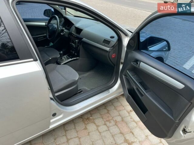 Сірий Опель Астра, об'ємом двигуна 1.7 л та пробігом 281 тис. км за 5700 $, фото 10 на Automoto.ua