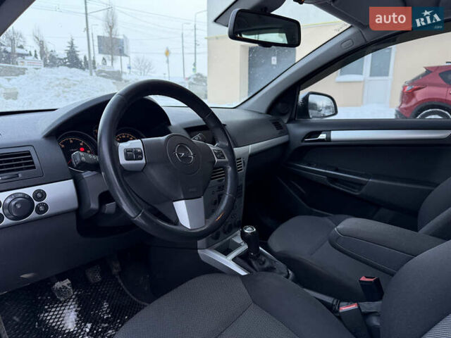 Серый Опель Астра, объемом двигателя 1.69 л и пробегом 192 тыс. км за 5100 $, фото 33 на Automoto.ua