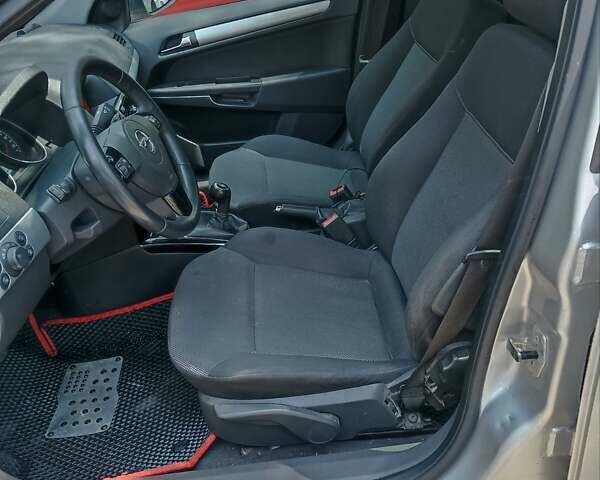 Опель Астра 2010 у Києві на Automoto.ua Сірий Опель Астра, об'ємом двигуна 1.7 л та пробігом 255 тис. км за 5500 $, фото 11 на Automoto.ua