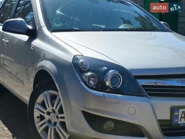 Серый Опель Астра, объемом двигателя 1.6 л и пробегом 248 тыс. км за 6500 $, фото 3 на Automoto.ua