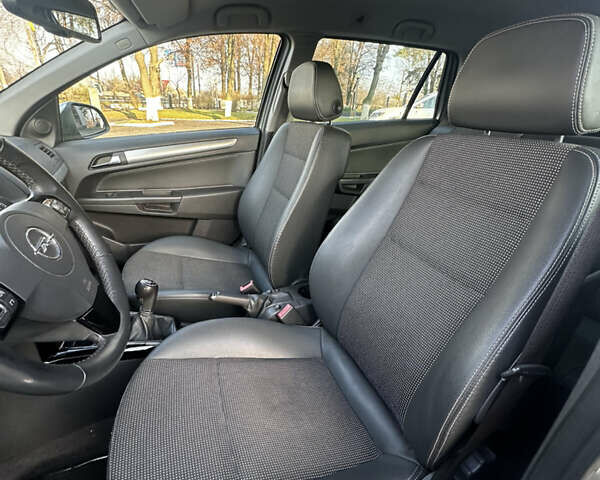 Серый Опель Астра, объемом двигателя 1.6 л и пробегом 245 тыс. км за 5800 $, фото 13 на Automoto.ua