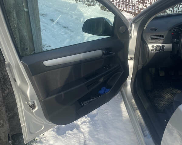 Серый Опель Астра, объемом двигателя 1.6 л и пробегом 207 тыс. км за 6900 $, фото 4 на Automoto.ua