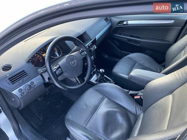 Серый Опель Астра, объемом двигателя 1.6 л и пробегом 215 тыс. км за 6590 $, фото 18 на Automoto.ua