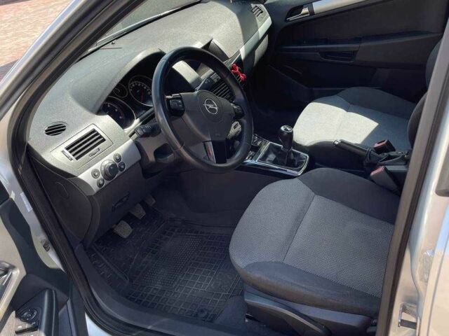 Серый Опель Астра, объемом двигателя 1.7 л и пробегом 260 тыс. км за 5001 $, фото 8 на Automoto.ua