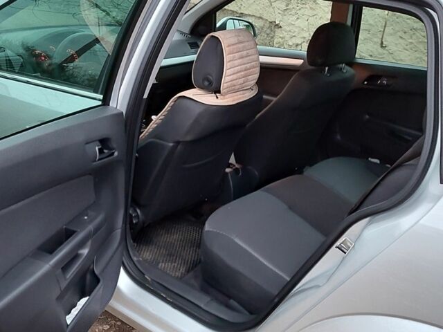 Серый Опель Астра, объемом двигателя 1.7 л и пробегом 300 тыс. км за 6000 $, фото 19 на Automoto.ua