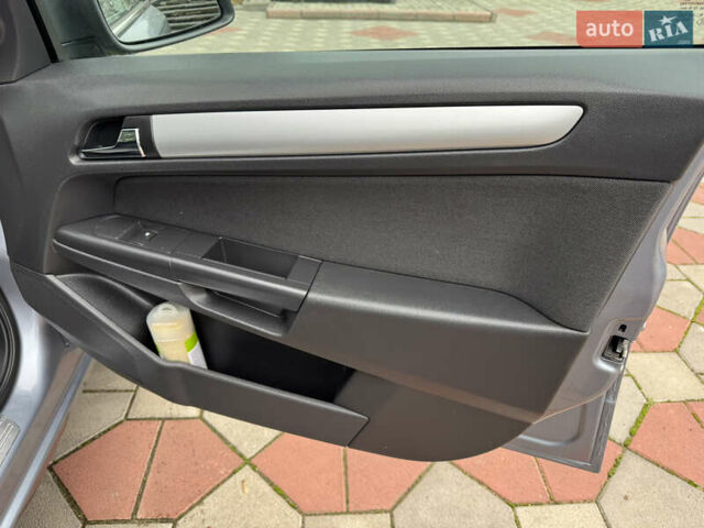 Серый Опель Астра, объемом двигателя 1.6 л и пробегом 209 тыс. км за 6400 $, фото 22 на Automoto.ua