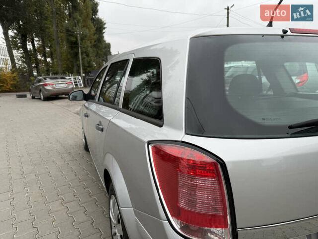 Опель Астра 2010 у Вінниці на Automoto.ua Сірий Опель Астра, об'ємом двигуна 0 л та пробігом 210 тис. км за 5600 $, фото 11 на Automoto.ua