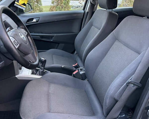 Опель Астра 2010 в Полтаве на Automoto.ua Серый Опель Астра, объемом двигателя 1.6 л и пробегом 143 тыс. км за 6500 $, фото 133 на Automoto.ua