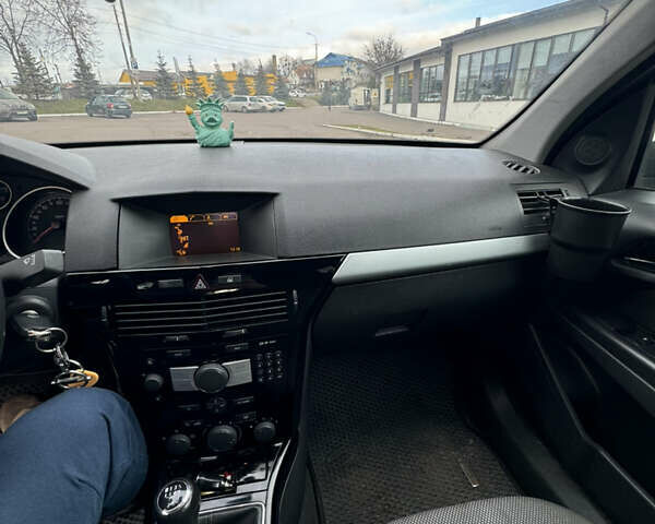 Серый Опель Астра, объемом двигателя 1.69 л и пробегом 320 тыс. км за 5800 $, фото 13 на Automoto.ua