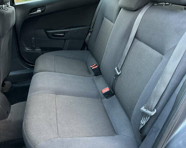 Опель Астра 2010 в Полтаве на Automoto.ua Серый Опель Астра, объемом двигателя 1.6 л и пробегом 143 тыс. км за 6500 $, фото 135 на Automoto.ua