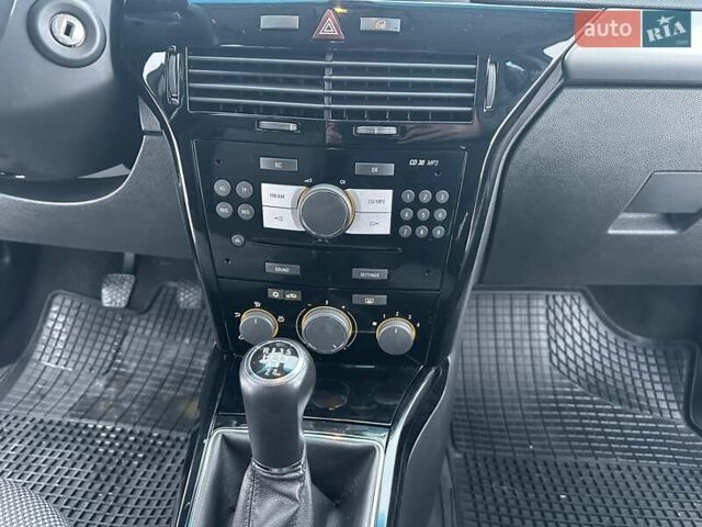 Серый Опель Астра, объемом двигателя 1.6 л и пробегом 189 тыс. км за 5850 $, фото 12 на Automoto.ua