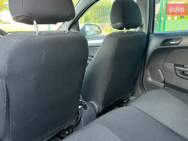 Серый Опель Астра, объемом двигателя 1.69 л и пробегом 260 тыс. км за 5300 $, фото 19 на Automoto.ua