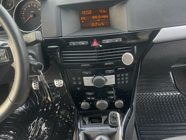 Серый Опель Астра, объемом двигателя 1.6 л и пробегом 263 тыс. км за 5700 $, фото 13 на Automoto.ua