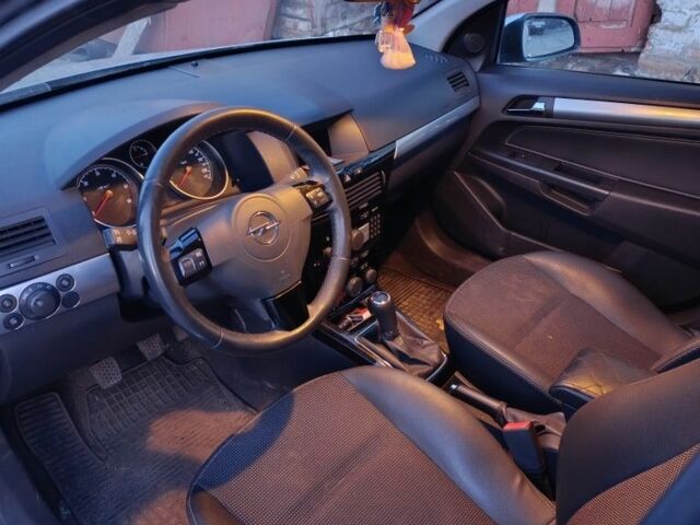 Сірий Опель Астра, об'ємом двигуна 1.7 л та пробігом 256 тис. км за 6000 $, фото 5 на Automoto.ua