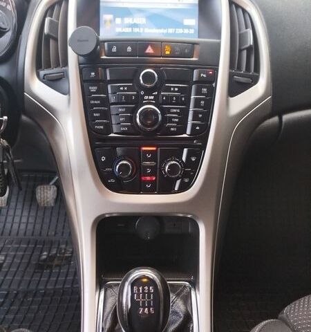 Серый Опель Астра, объемом двигателя 1.7 л и пробегом 249 тыс. км за 6899 $, фото 45 на Automoto.ua