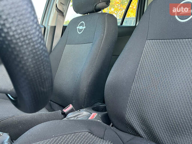 Серый Опель Астра, объемом двигателя 1.69 л и пробегом 260 тыс. км за 5300 $, фото 23 на Automoto.ua