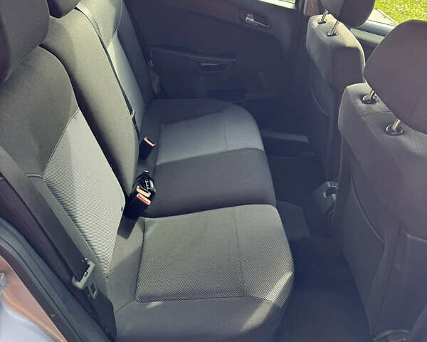 Серый Опель Астра, объемом двигателя 1.7 л и пробегом 255 тыс. км за 5800 $, фото 30 на Automoto.ua