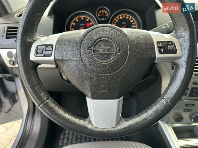 Серый Опель Астра, объемом двигателя 1.6 л и пробегом 224 тыс. км за 5500 $, фото 32 на Automoto.ua