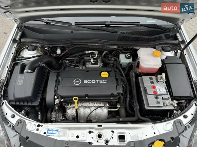 Серый Опель Астра, объемом двигателя 1.6 л и пробегом 210 тыс. км за 5499 $, фото 52 на Automoto.ua