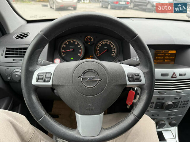 Опель Астра 2010 у Вінниці на Automoto.ua Сірий Опель Астра, об'ємом двигуна 0 л та пробігом 210 тис. км за 5600 $, фото 27 на Automoto.ua