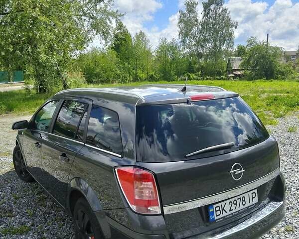 Серый Опель Астра, объемом двигателя 1.6 л и пробегом 248 тыс. км за 5800 $, фото 71 на Automoto.ua