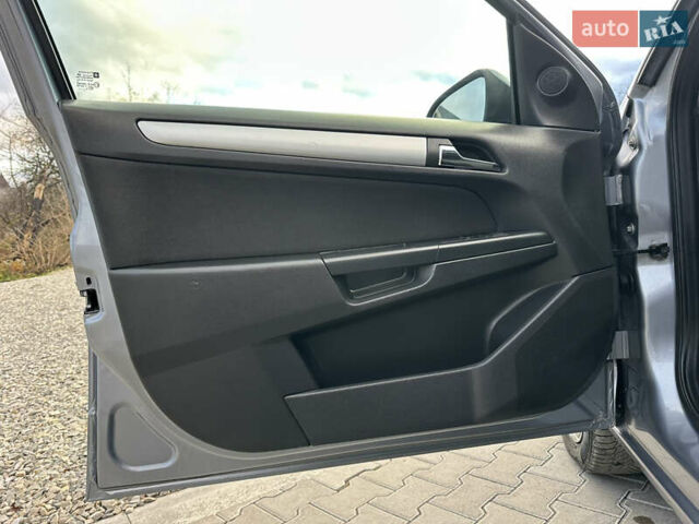 Серый Опель Астра, объемом двигателя 1.6 л и пробегом 224 тыс. км за 5500 $, фото 37 на Automoto.ua