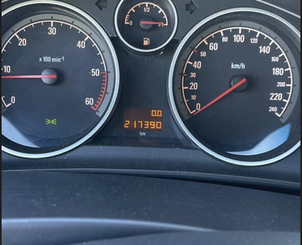 Серый Опель Астра, объемом двигателя 1.69 л и пробегом 217 тыс. км за 5850 $, фото 6 на Automoto.ua